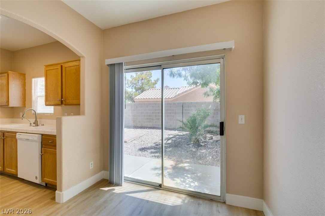 1401 Sycamore Spring Ct - Photo 4 of 26