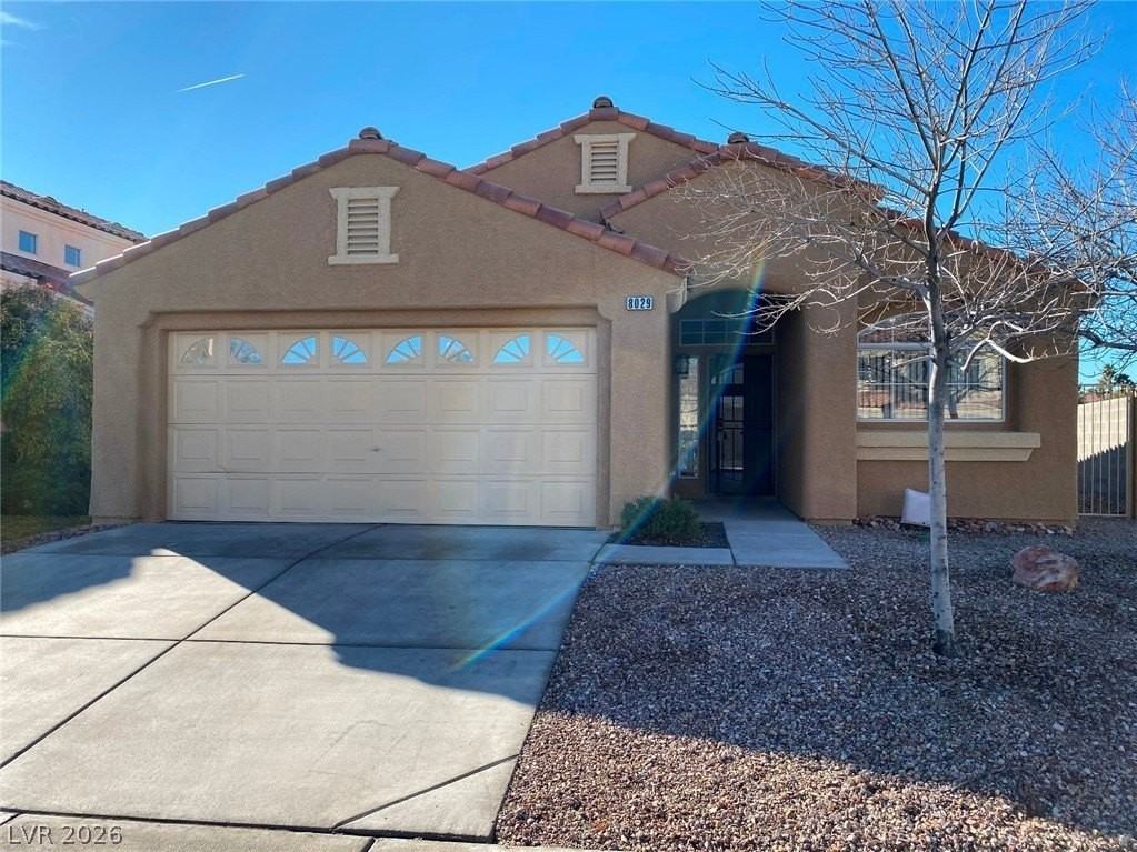 8029 Sierra Largo Dr - Photo 3 of 39