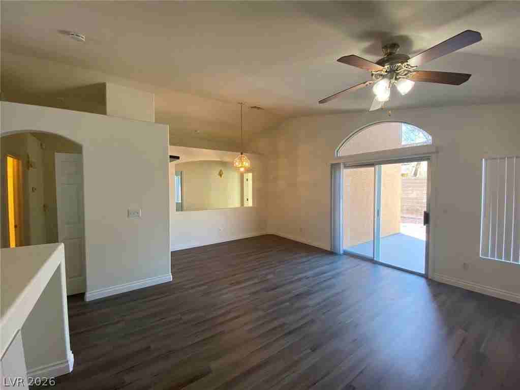 8029 Sierra Largo Dr - Photo 5 of 39