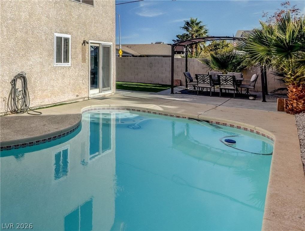7301 Casa Solar Ct - Photo 3 of 32