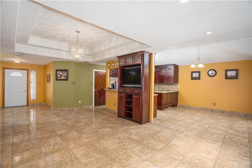 1801 Crown Pointe Blvd - Photo 4 of 21