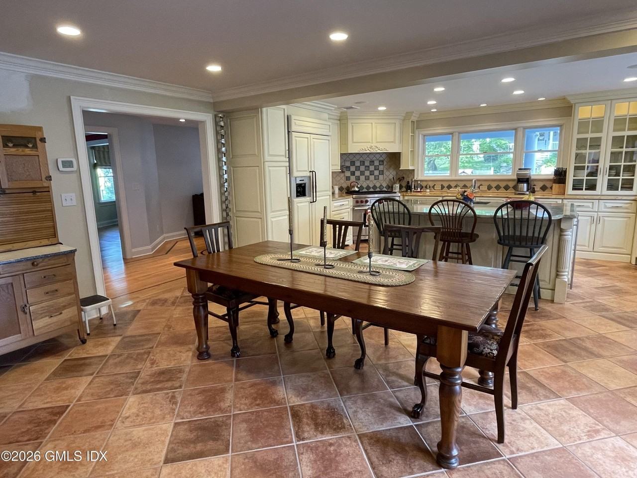 34 Suburban Ave - Photo 5 of 30