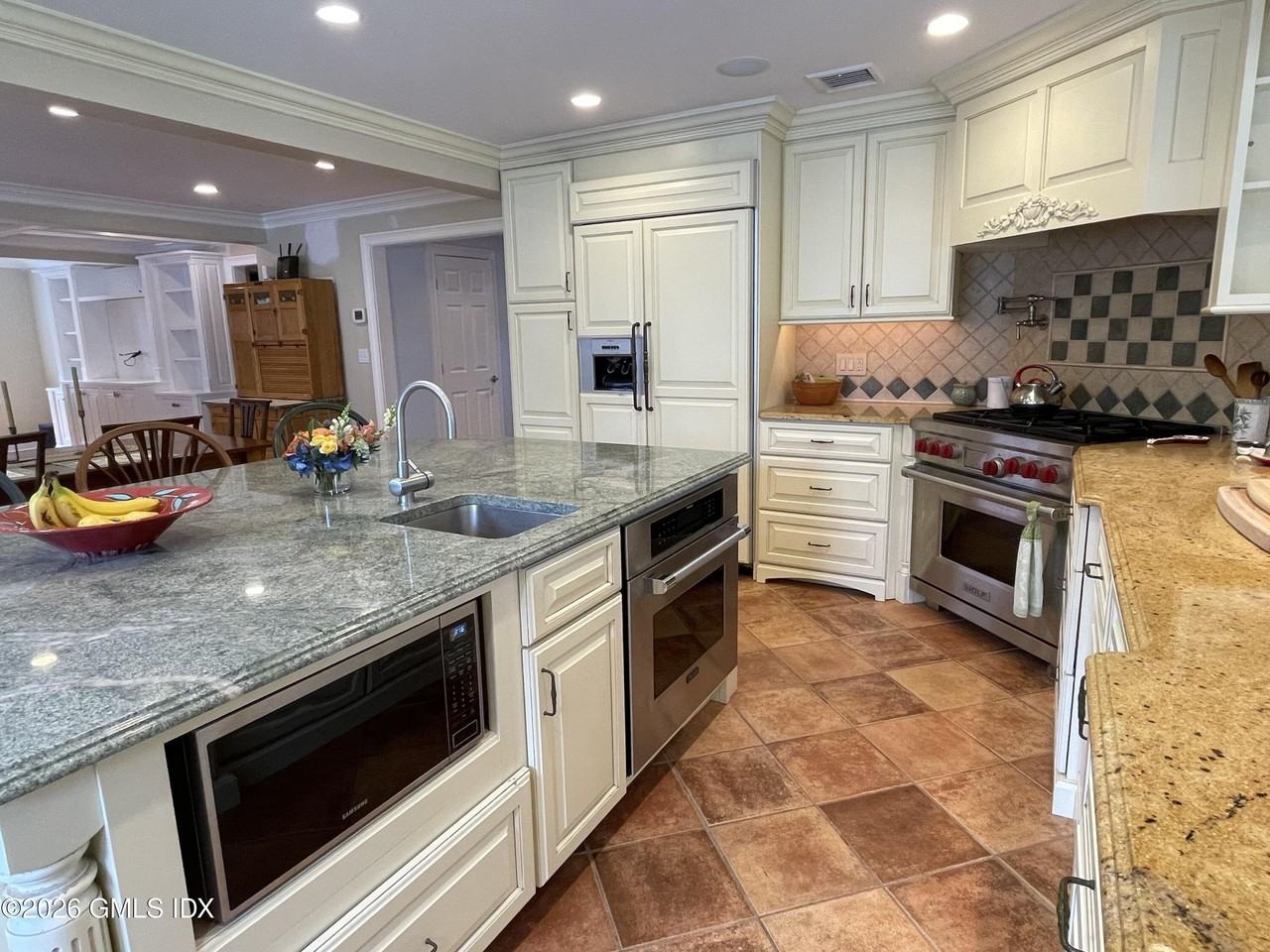 34 Suburban Ave - Photo 6 of 30