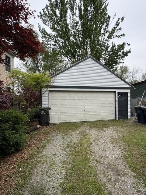 213 W Summit St - Photo 2 of 15