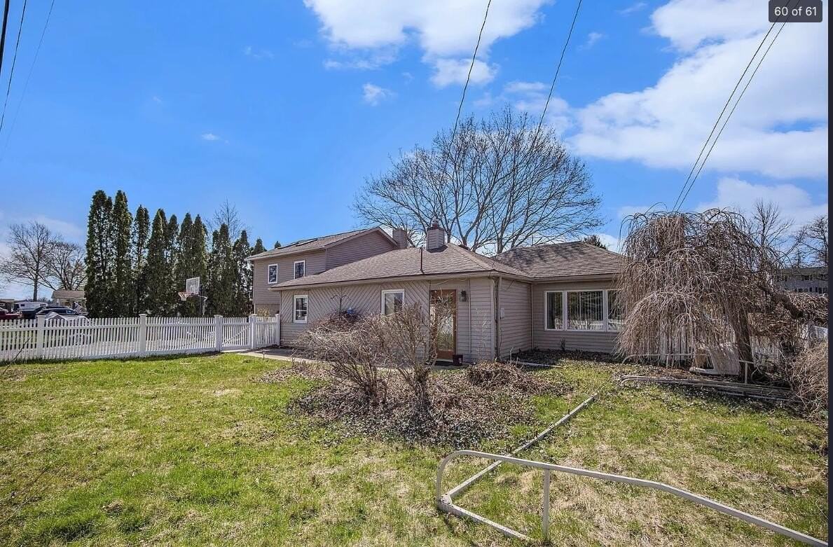 10401 Degrand St - Photo 2 of 2
