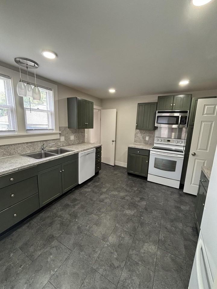 213 W Church St #A - Photo 7 of 14