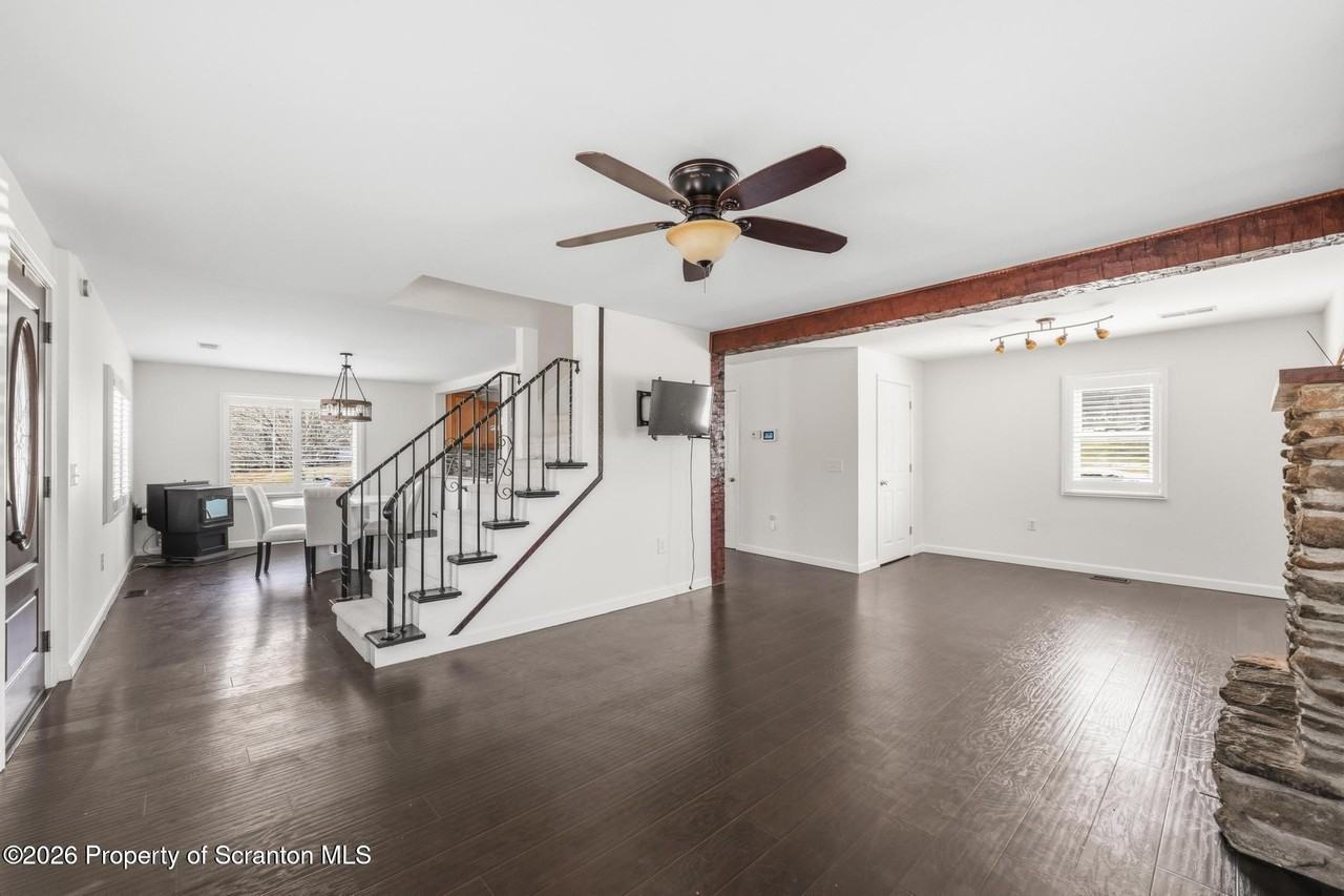 405 N Turnpike Rd - Photo 7 of 24