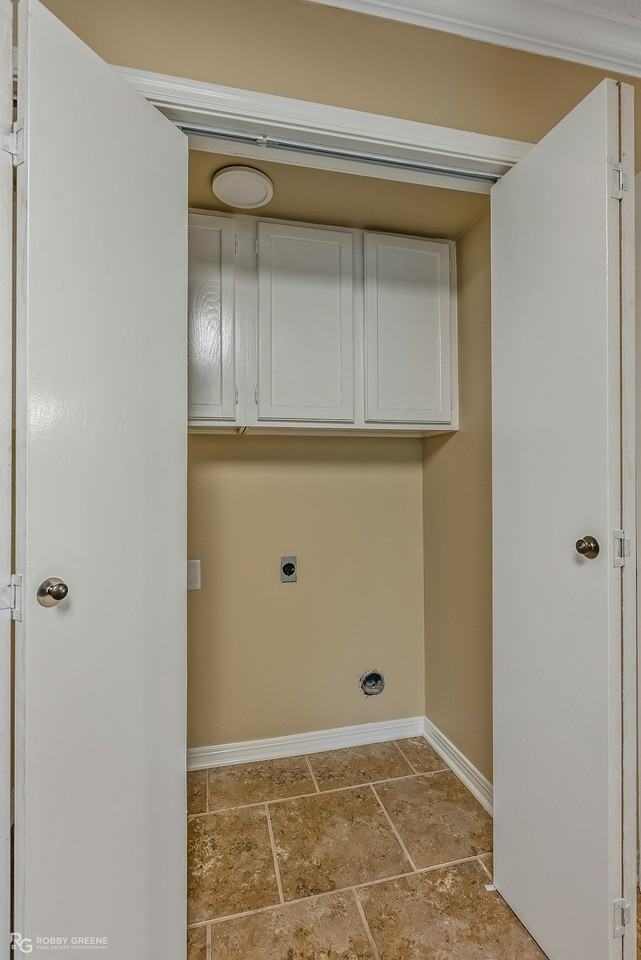 10101 Saratoga Drive - Photo 3 of 28
