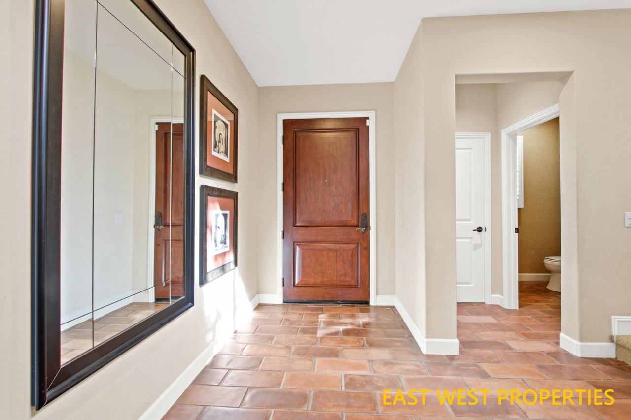 42 Royal Grv #1 - Photo 4 of 34