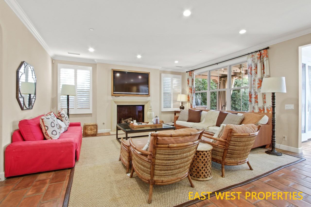 42 Royal Grv #1 - Photo 5 of 34