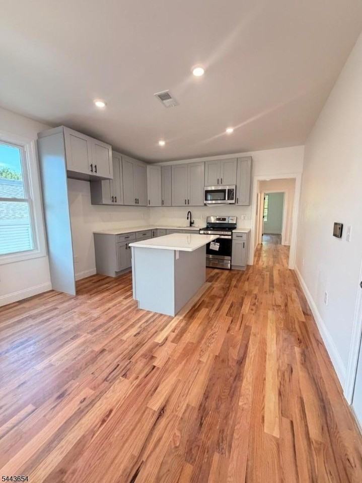 831 S 18th St