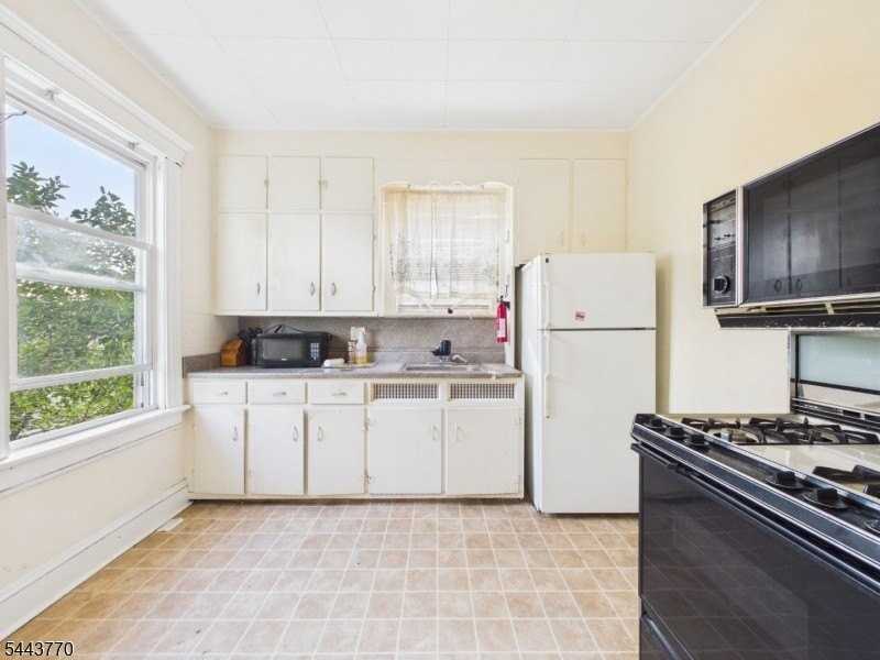 139 Fairview Ave #2 - Photo 4 of 17