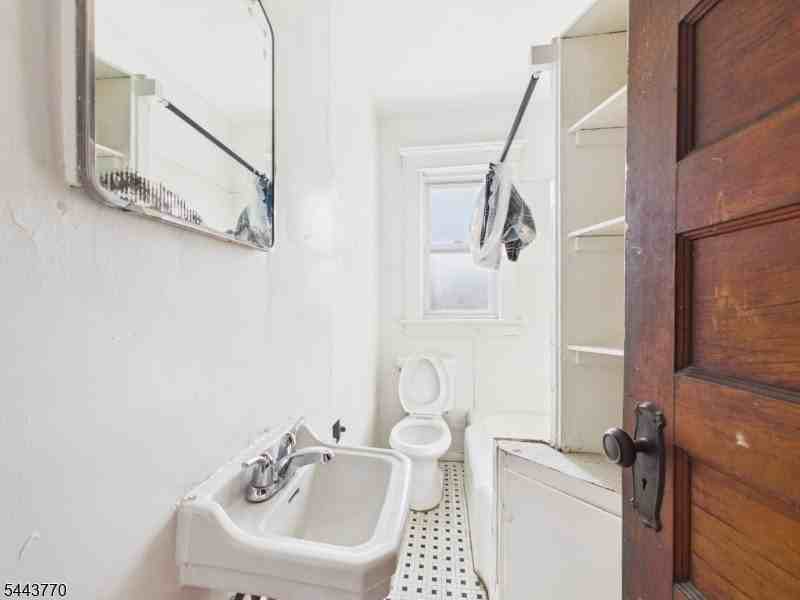 139 Fairview Ave #2 - Photo 6 of 17