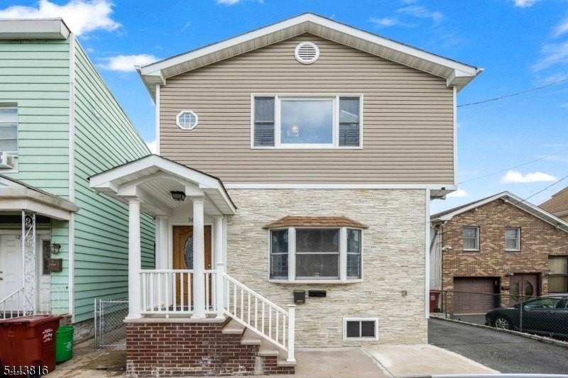 14 Essex St - Photo 2 of 34