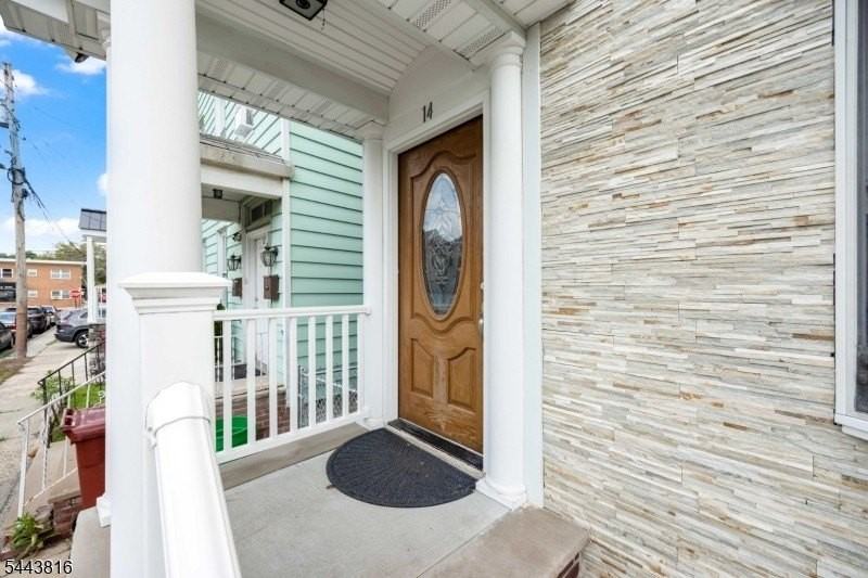 14 Essex St - Photo 4 of 34