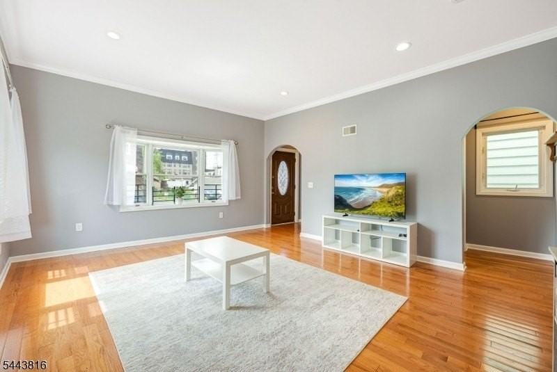 14 Essex St - Photo 5 of 34