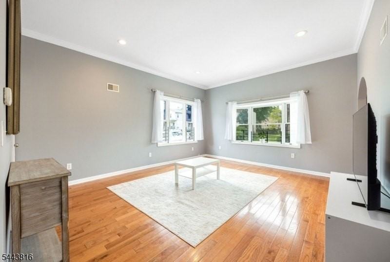 14 Essex St - Photo 7 of 34