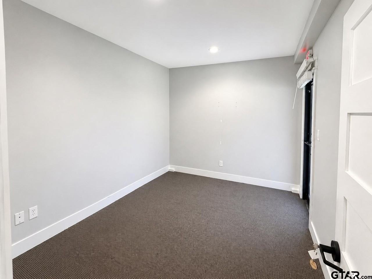 16735 - 7 Gresham Circle - Photo 2 of 7