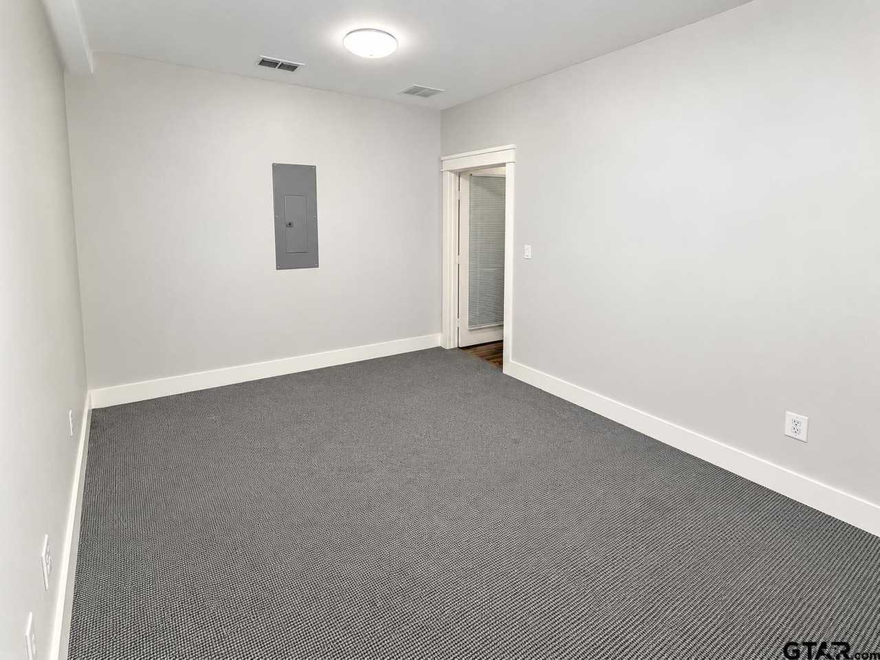 16735 - 103 Gresham Circle - Photo 3 of 8