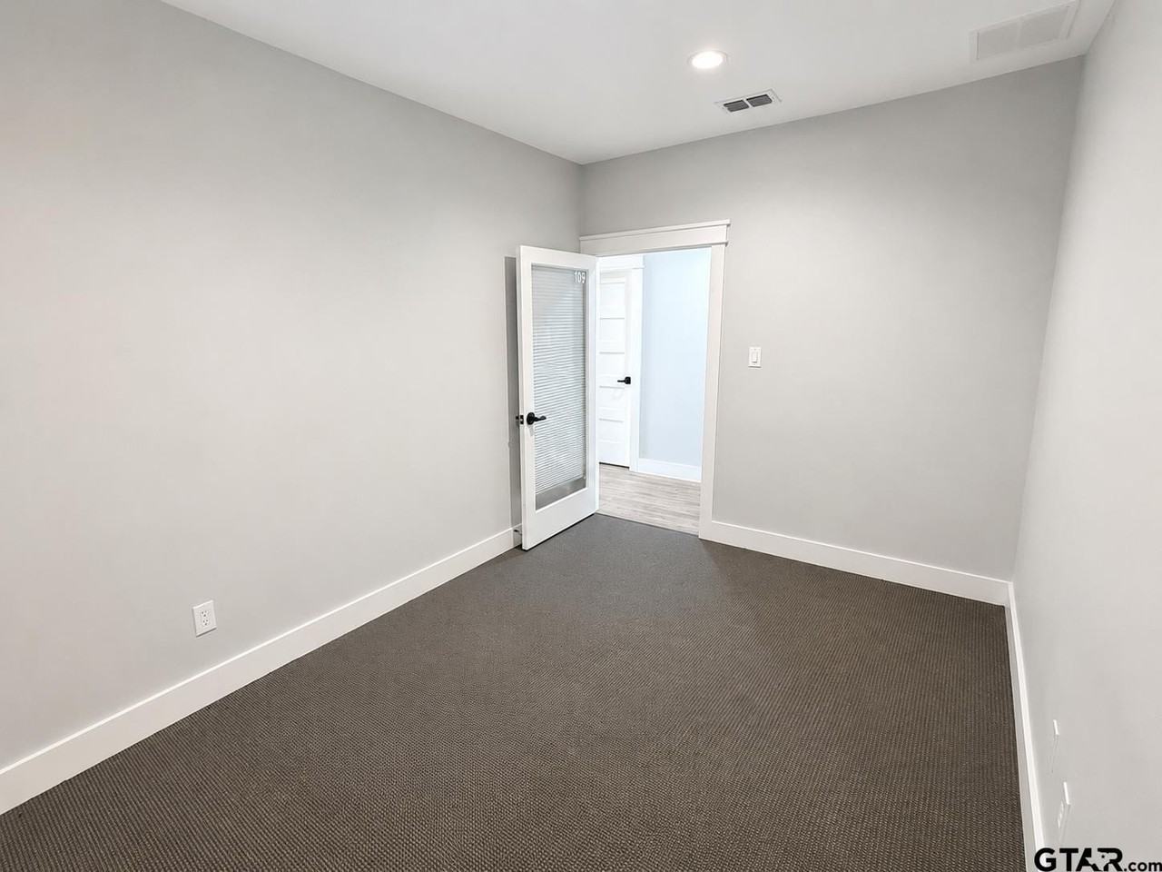 16735 - 109 Gresham Circle - Photo 3 of 8