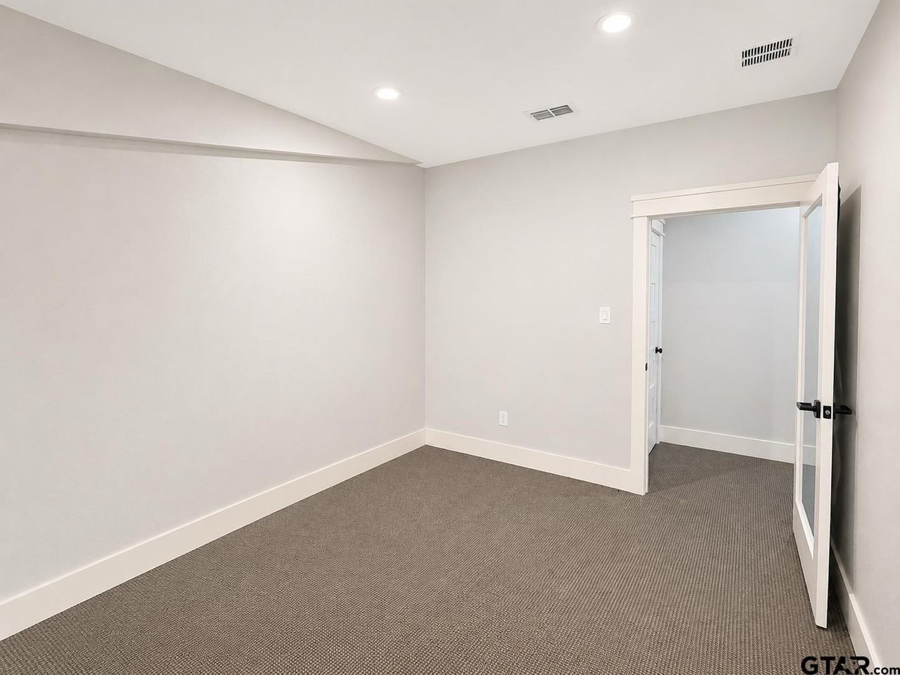 16735 - 206 Gresham Circle - Photo 2 of 8