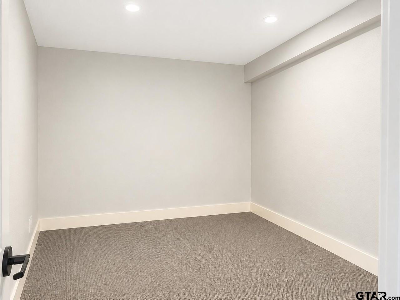 16735 - 206 Gresham Circle - Photo 3 of 8