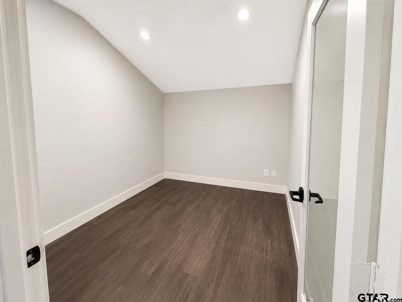16735 - 209 Gresham Circle - Photo 3 of 8