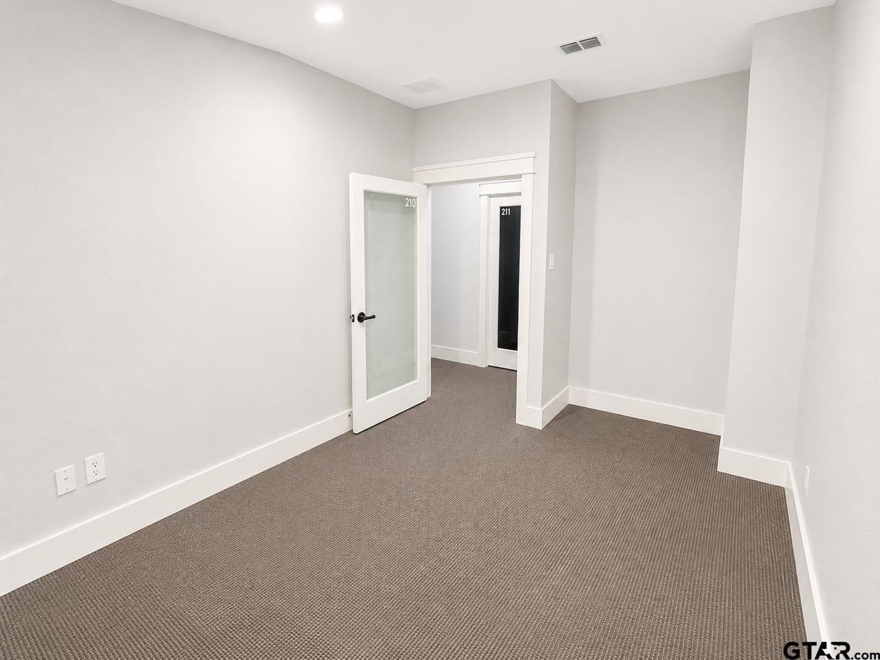 16735 - 210 Gresham Circle - Photo 2 of 8