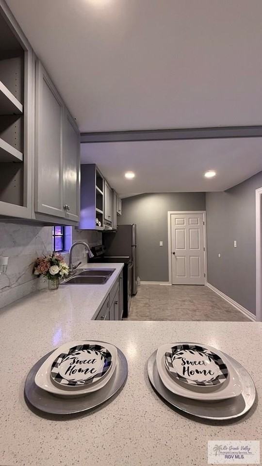 181 Virginia St - Photo 4 of 17