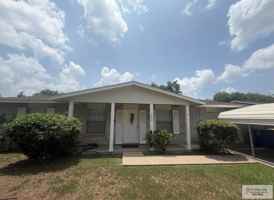 featured image of 433 Fairwind Dr