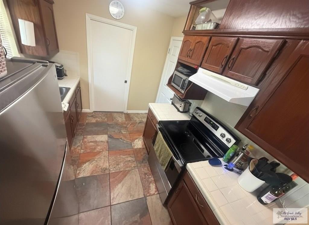 433 Fairwind Dr - Photo 3 of 11