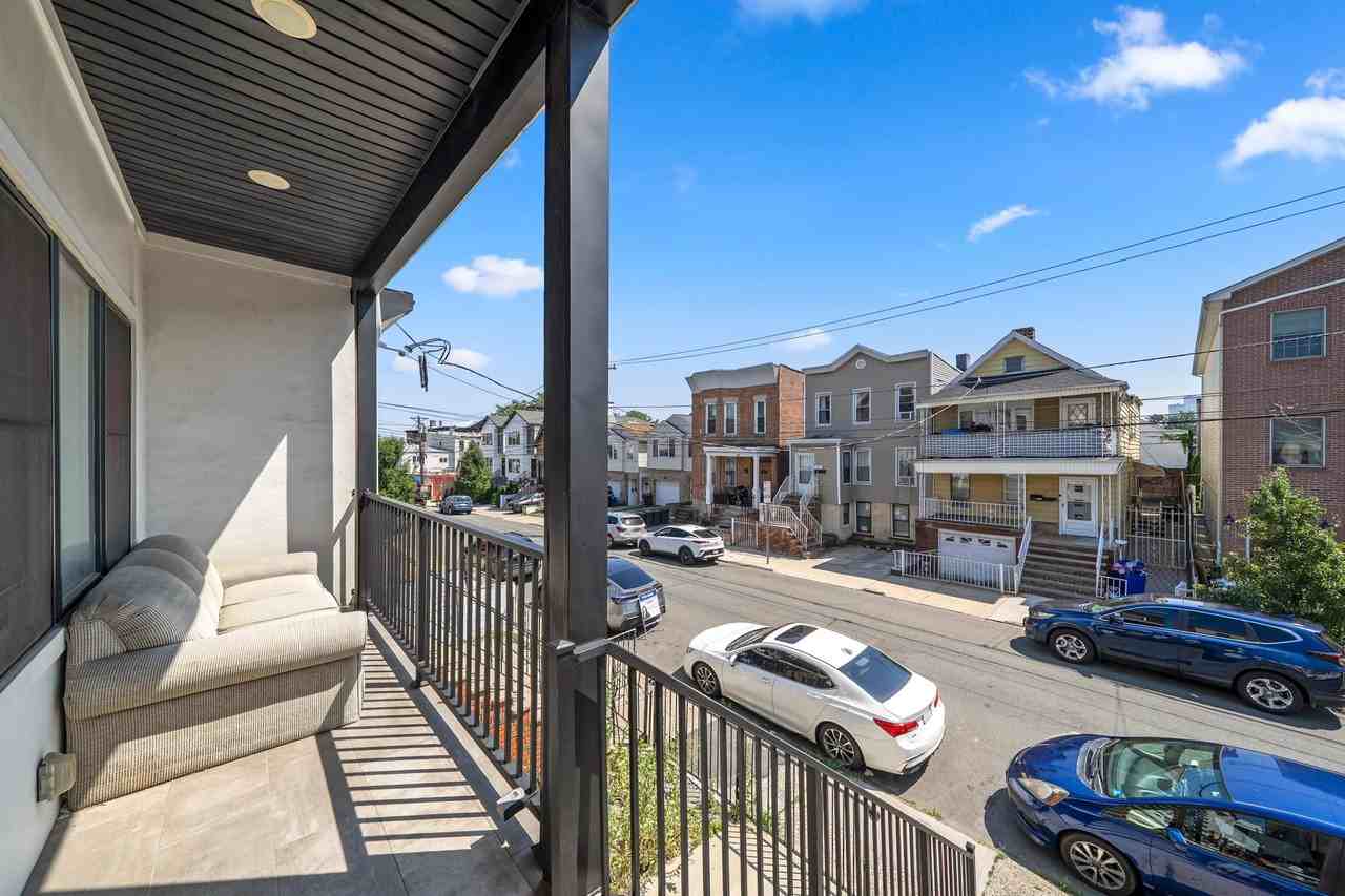 146 Congress St - Photo 2 of 18