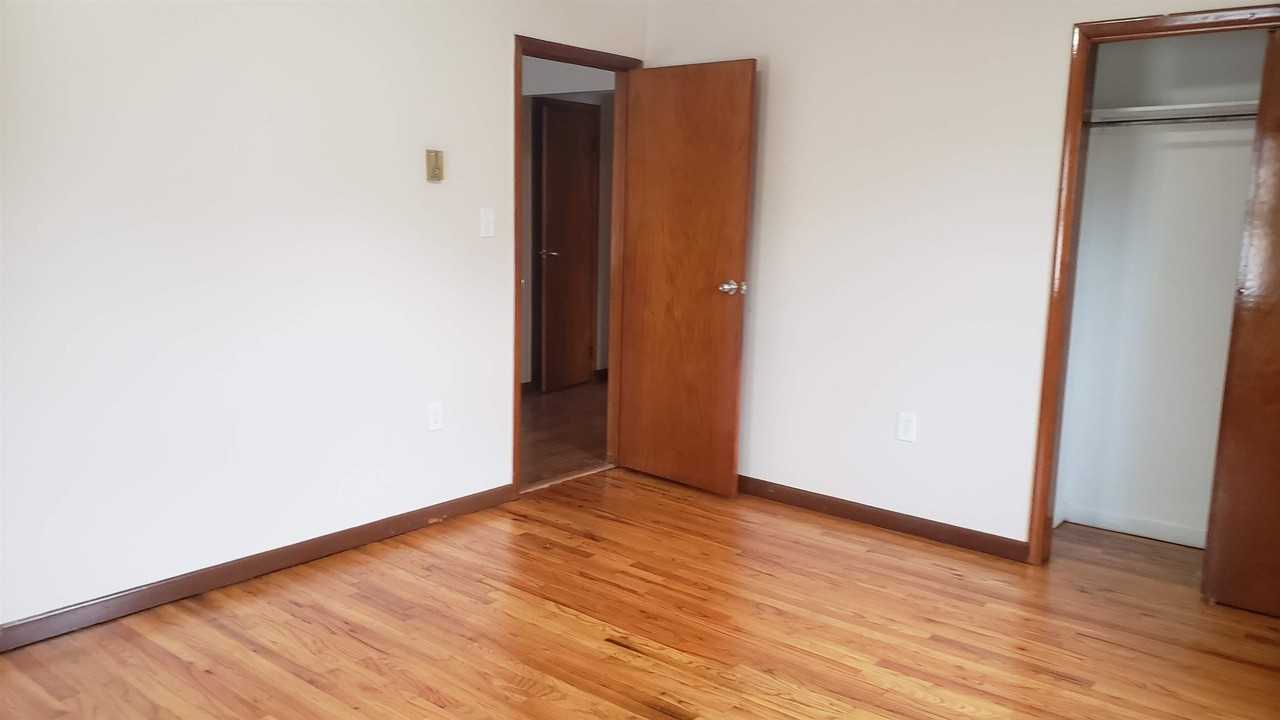5254 Harrison Ave #3R - Photo 7 of 21