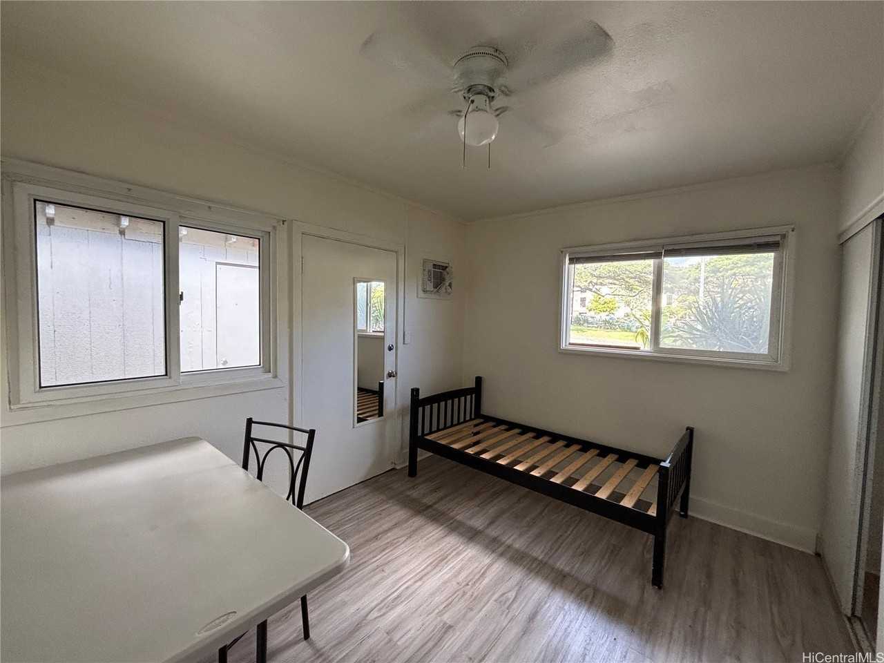 1904 University Ave - Photo 4 of 16