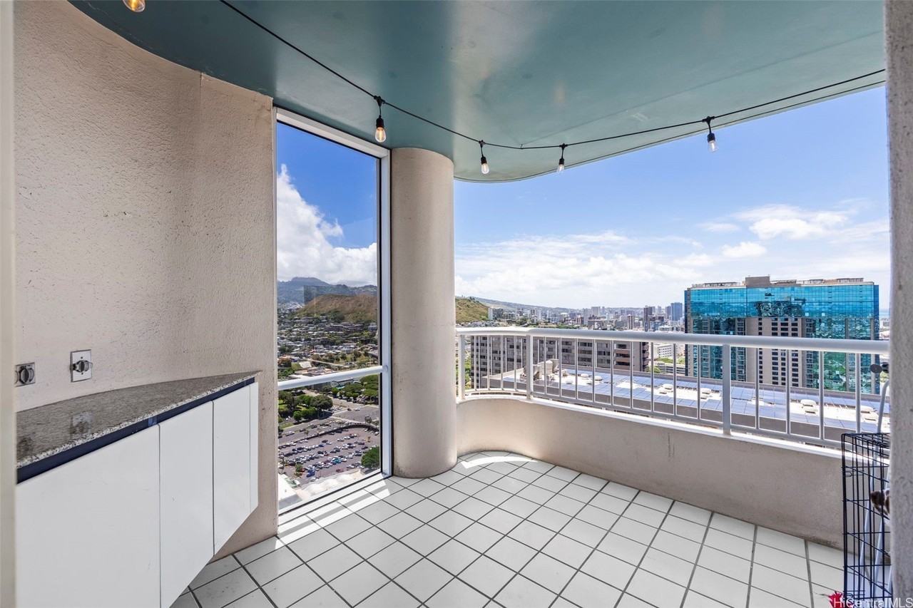 1212 Nuuanu Ave #3801 - Photo 5 of 25