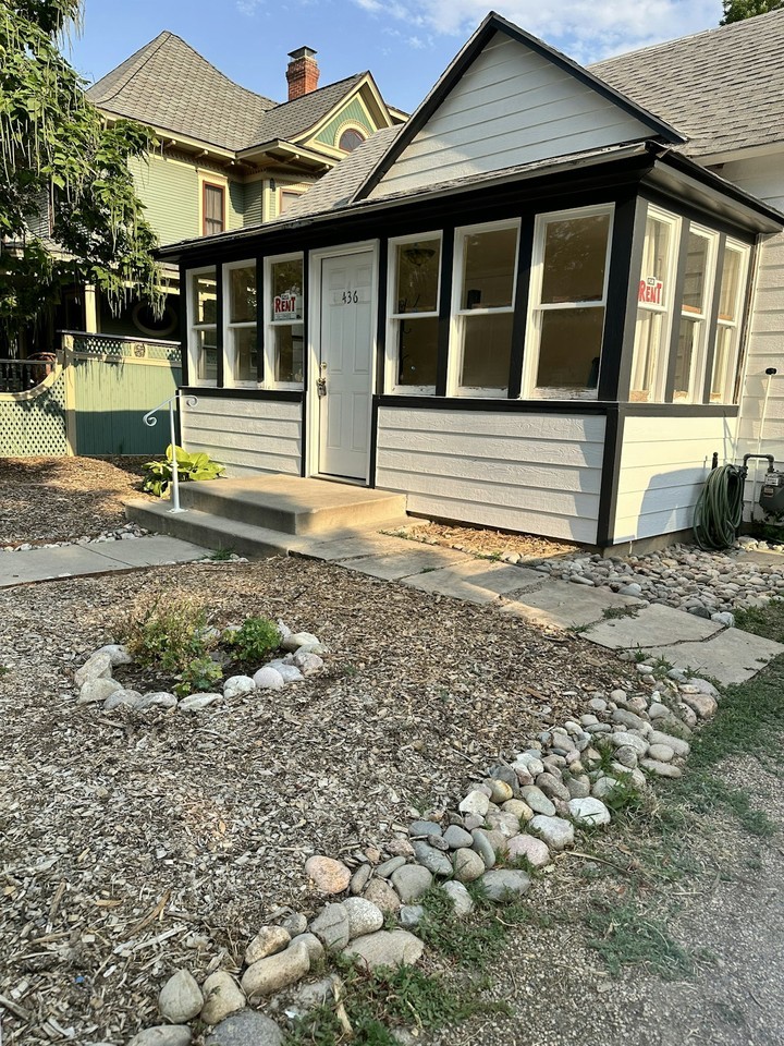 436 East 6th Street - Photo 2 of 11