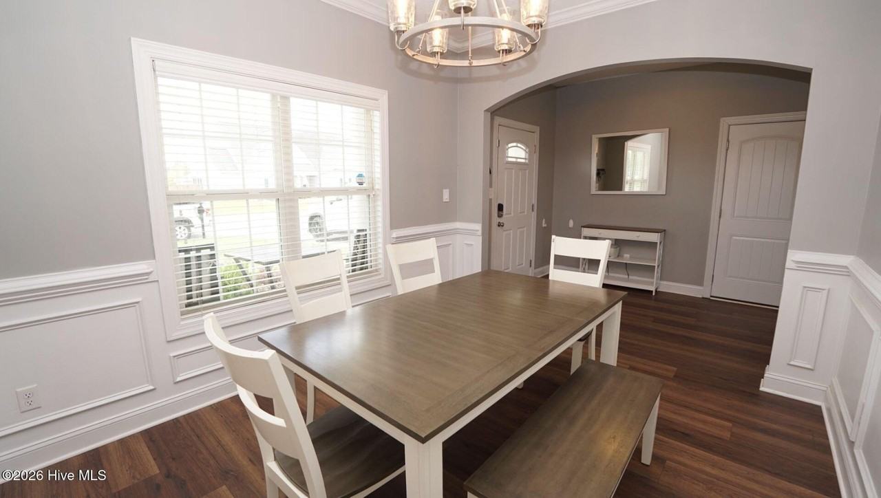 112 S Sea St - Photo 6 of 33