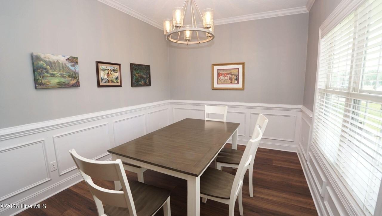 112 S Sea St - Photo 5 of 33