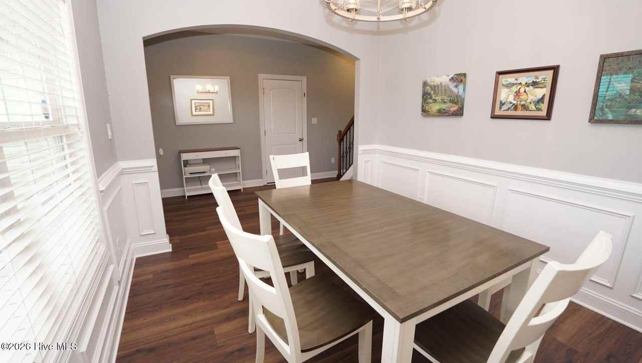 112 S Sea St - Photo 7 of 33