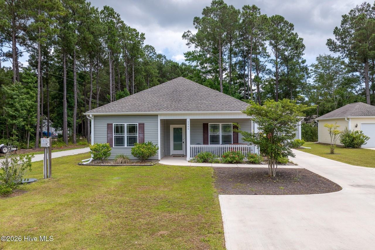1306 Old Folkstone Rd - Photo 2 of 38
