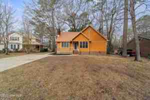 featured image of 406 S Brookside Ct