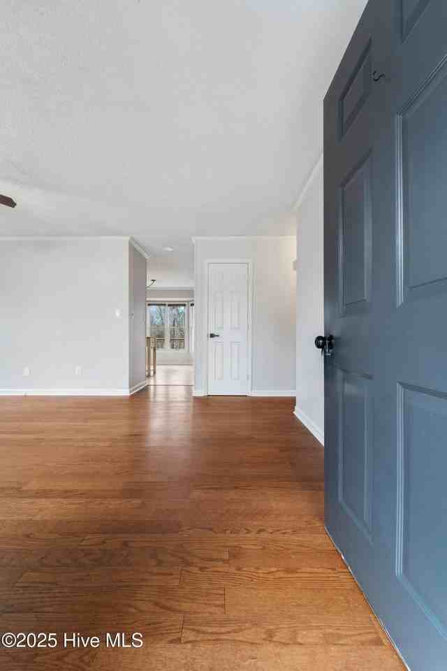 406 S Brookside Ct - Photo 2 of 15