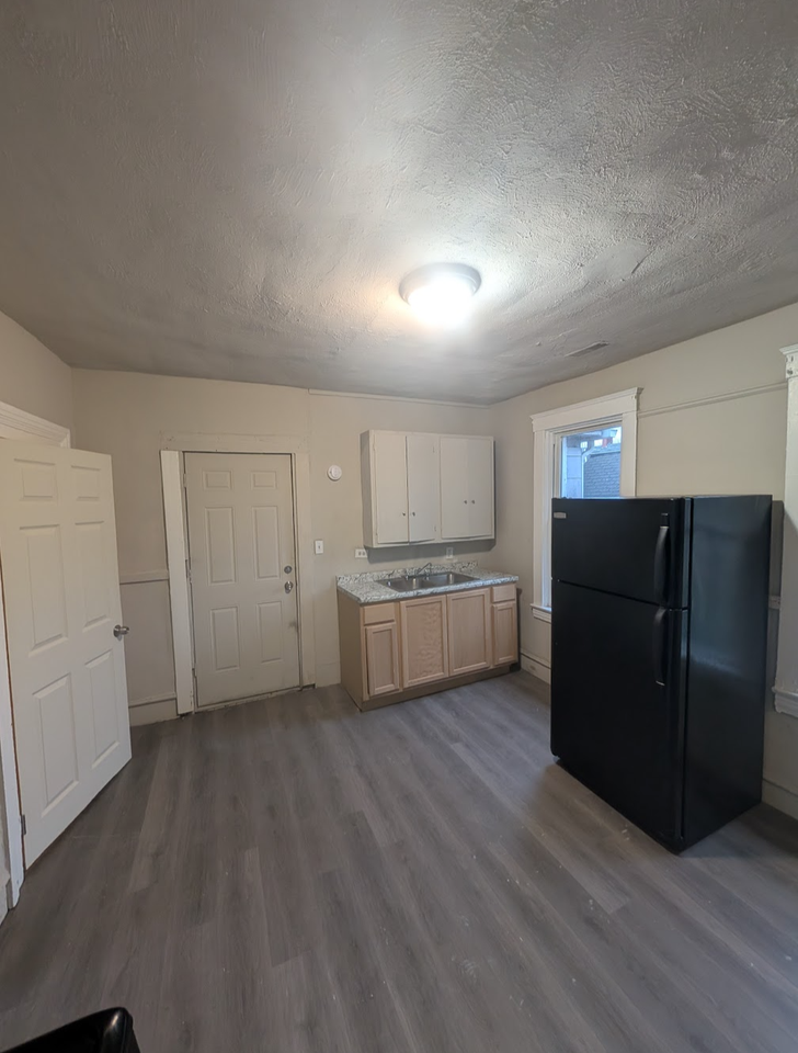 1169 East 60th Street, Unit 3 - Photo 7 of 8