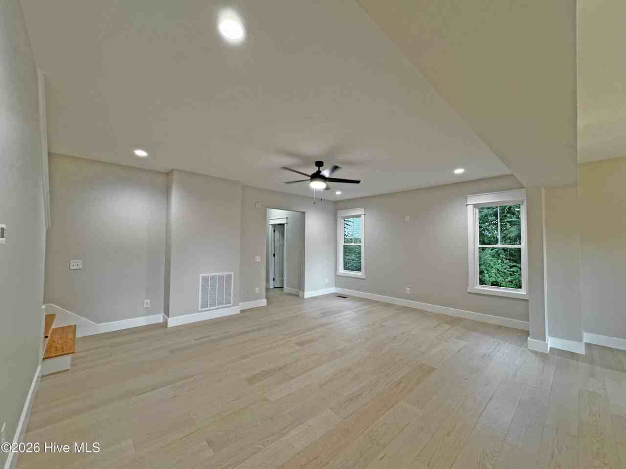 211 N Mcneill St - Photo 4 of 17