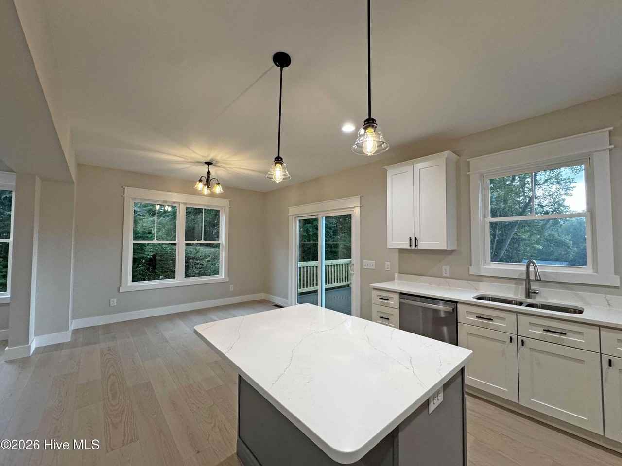 211 N Mcneill St - Photo 7 of 17