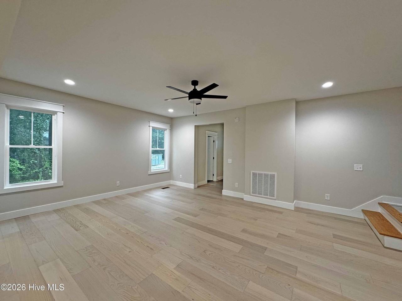 213 N Mcneill St - Photo 4 of 17