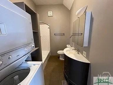 413 E 36th St - Photo 4 of 7