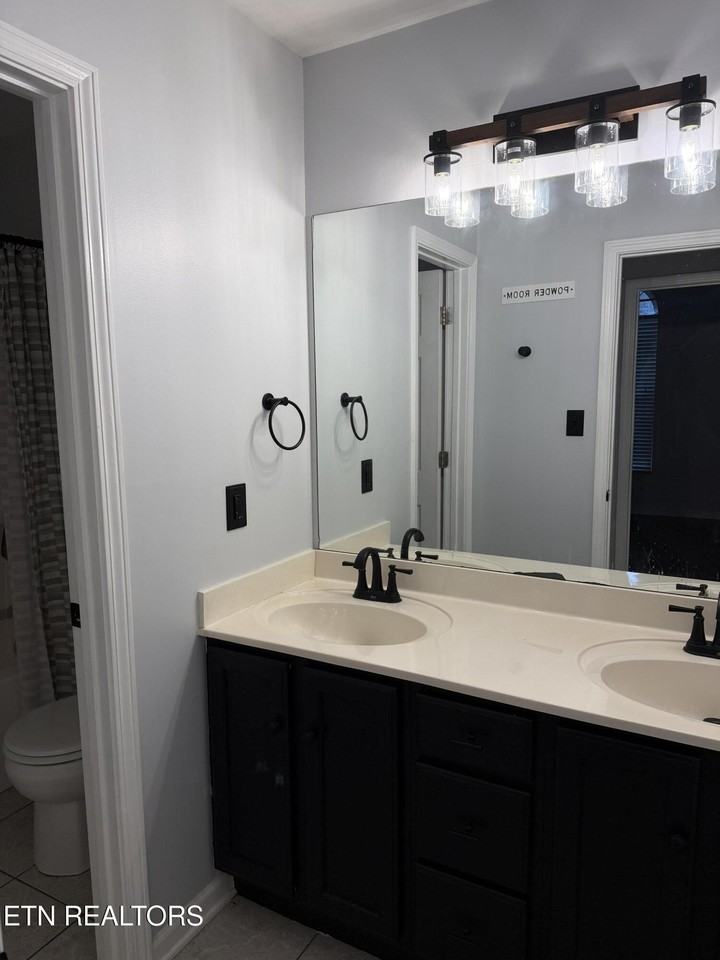 1615 Joe Hinton Rd - Photo 3 of 14