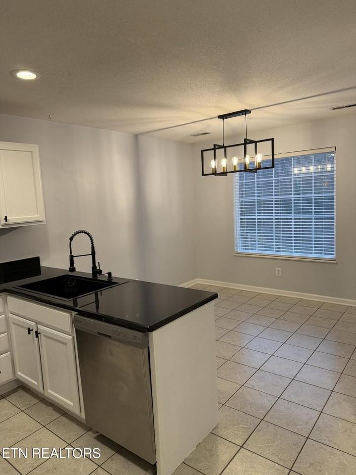 1615 Joe Hinton Rd - Photo 7 of 14