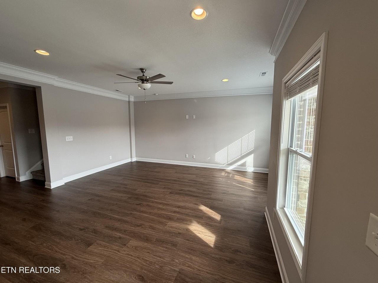 336 Broadberry Ave - Photo 3 of 30
